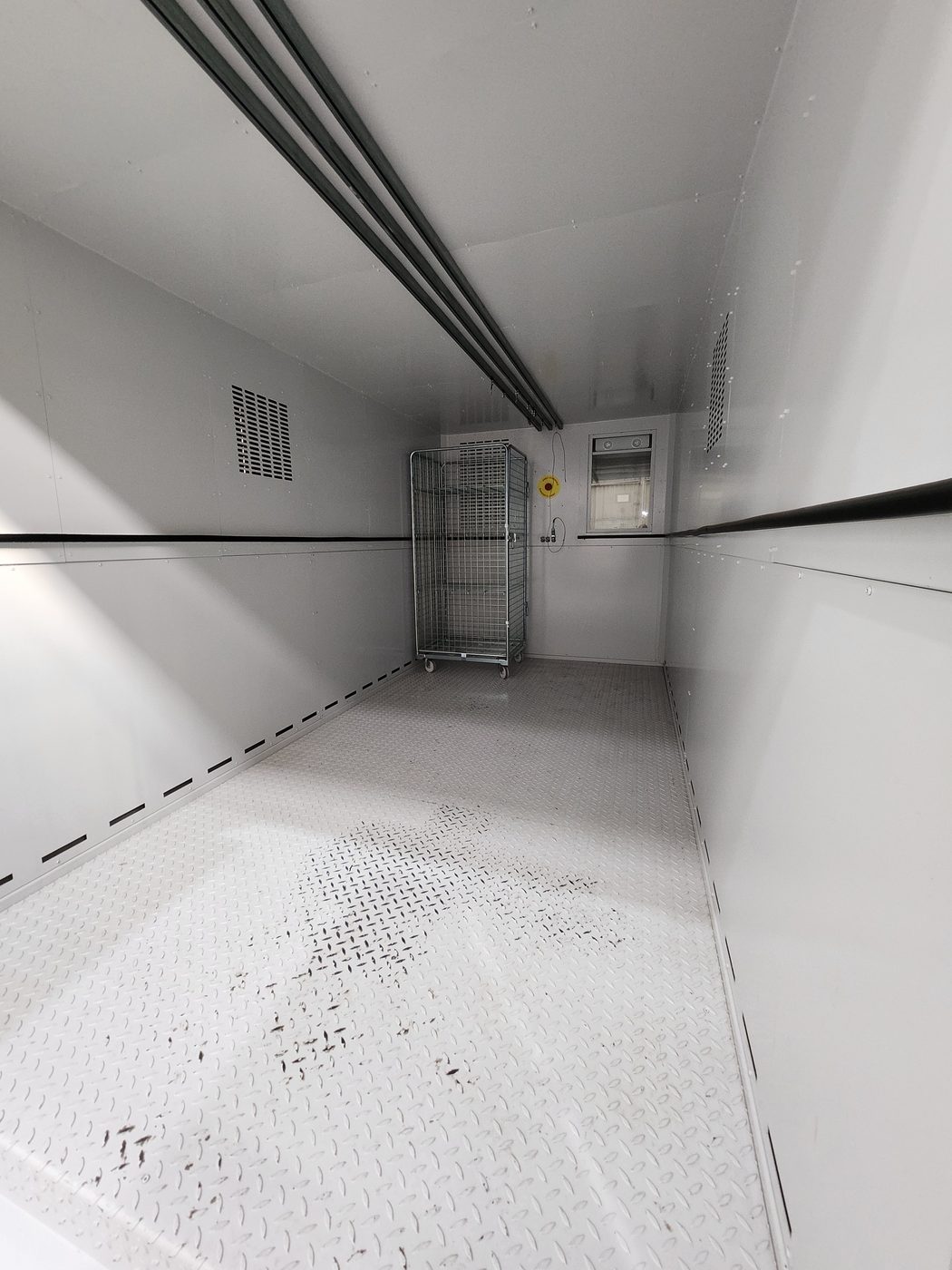 Container chauffant de traitement thermique des affaires